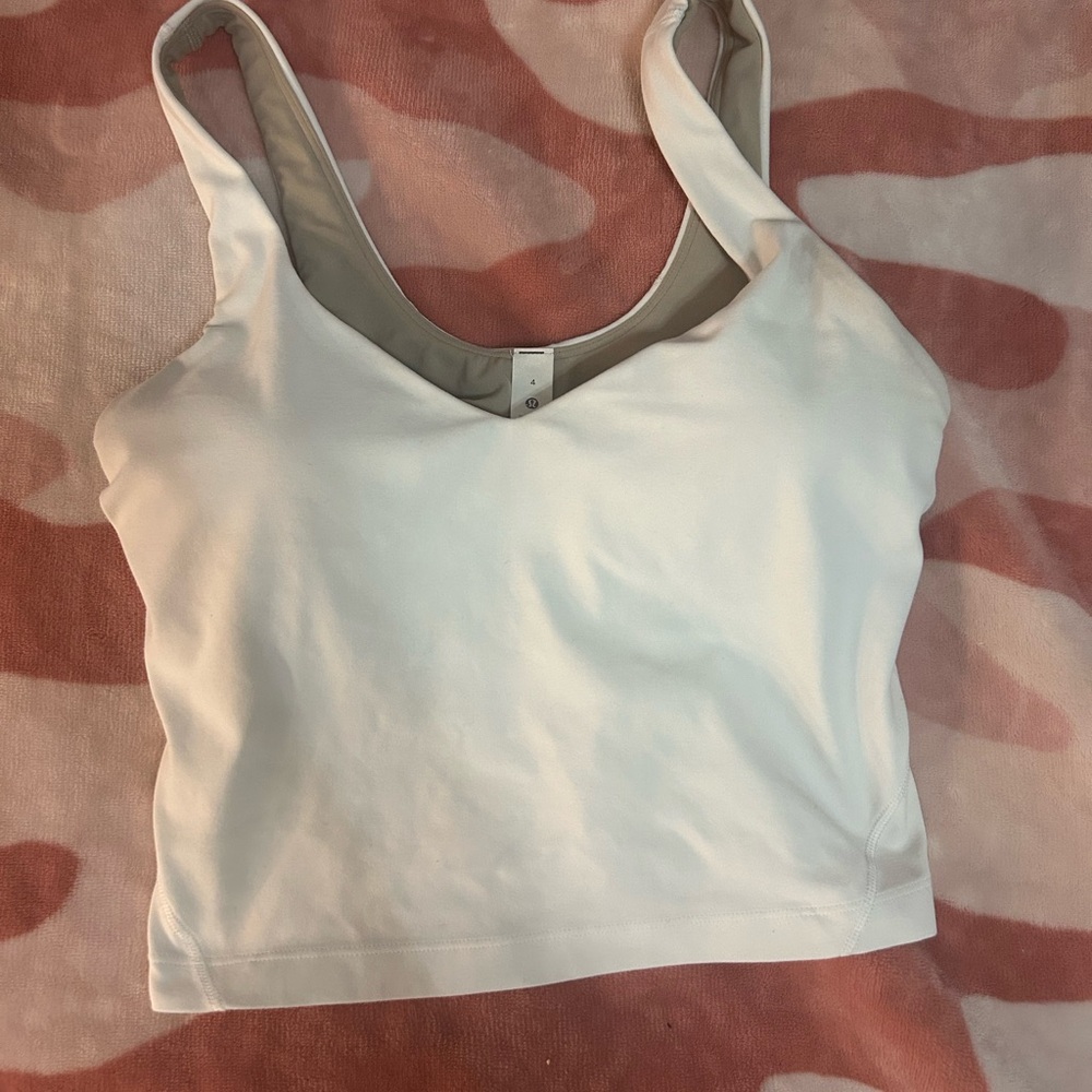 Lululemon size 4 has been used